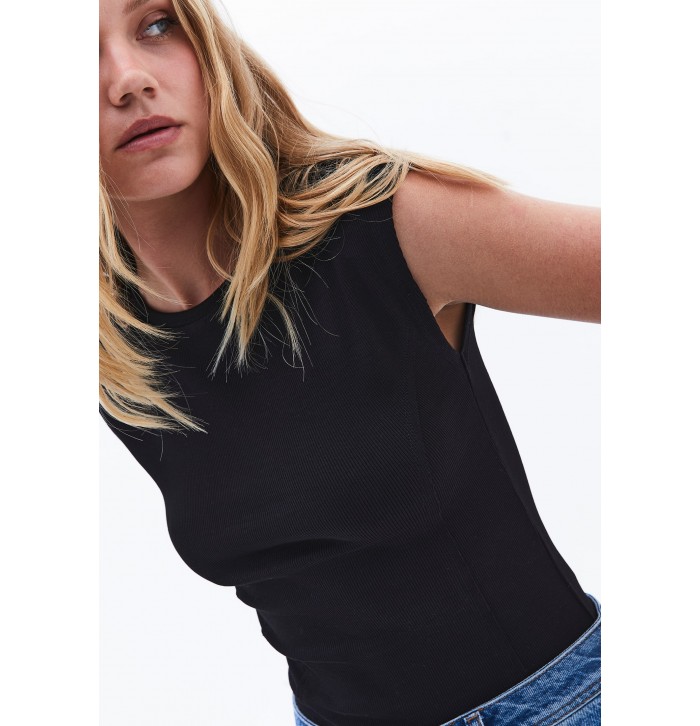 Siyah Pamuklu Bot Yaka Tişört