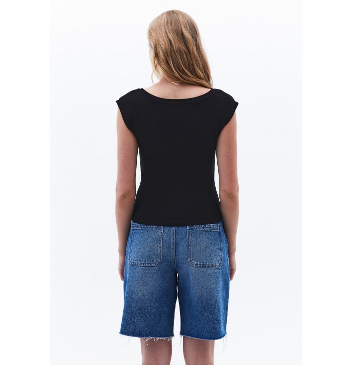 Siyah Pamuklu Bot Yaka Tişört