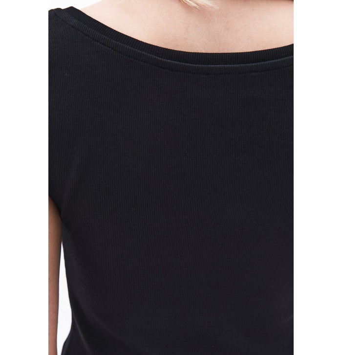 Siyah Pamuklu Bot Yaka Tişört